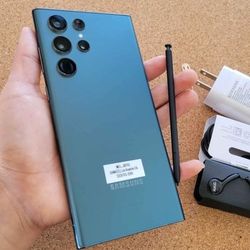 Samsung Galaxy S22 Ultra,  Factory Unlocked , Excellent Condition.  Like New 