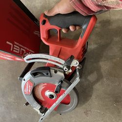 Milwaukee 7” 1/4 Rear Handle Circular Saw 