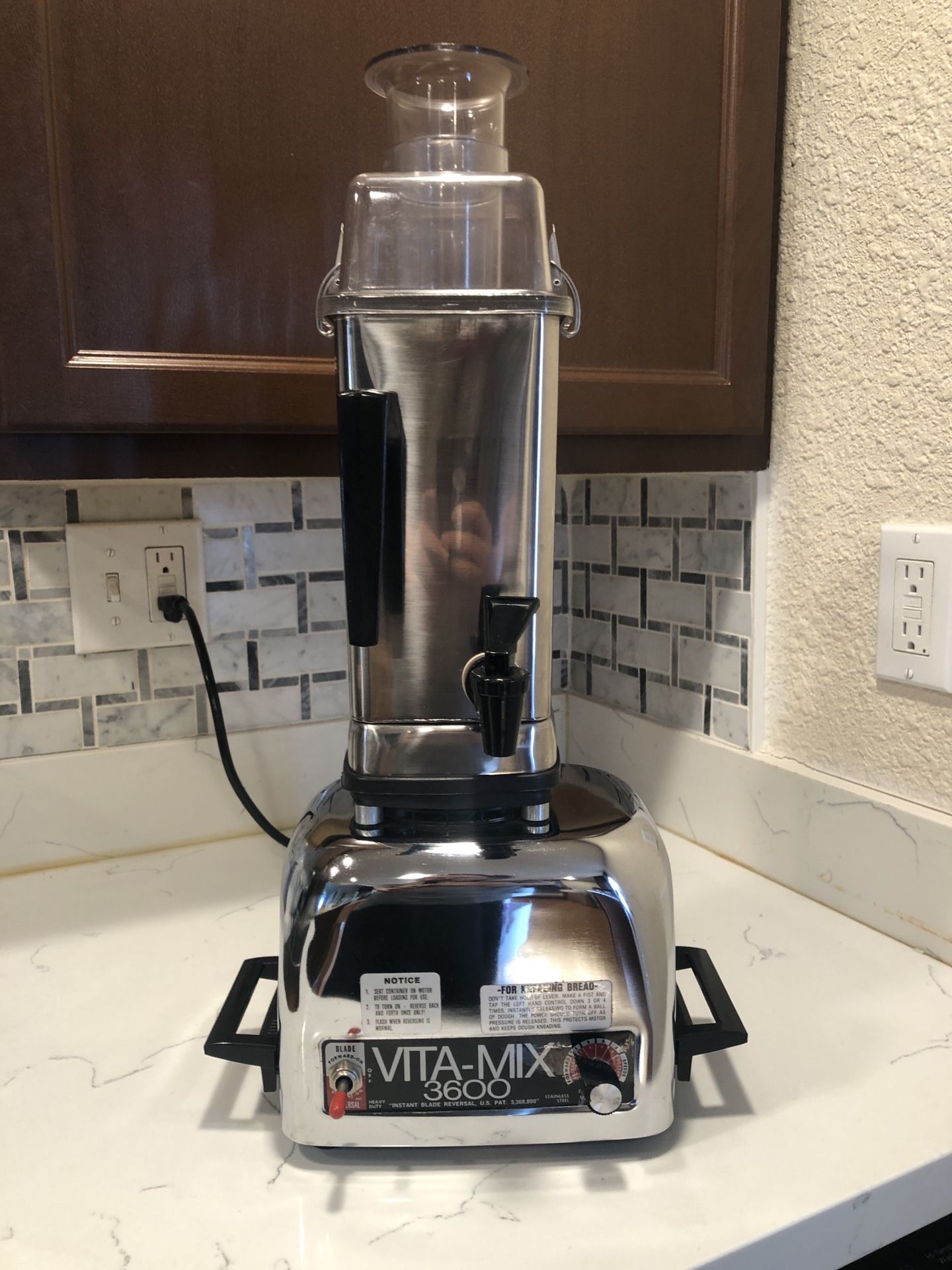 Vintage Vitamix 3600 Mixer / Juicer / Bread Maker