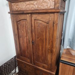 Armoire/cabinet/antique