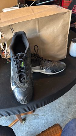 Nike baseball cleats size 13