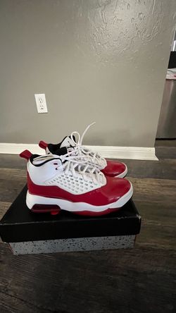 Air Jordan Maxin 200 basketball sneakers in the "White Gym Red" colorway (Style Code: CD6107-106
