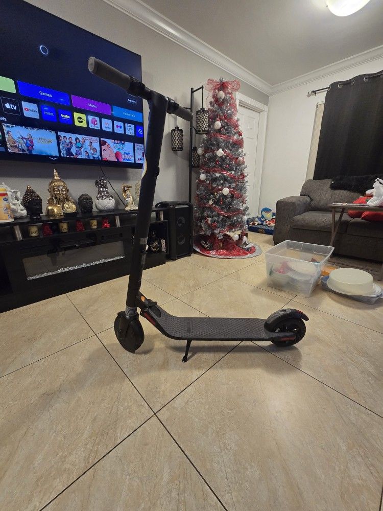 Ninebot By Segway ES1 Scooter