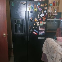 Large Black Refrigerator With Ice Maker And Water Dispenser Great Price