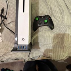Xbox One S 500gb With Controller