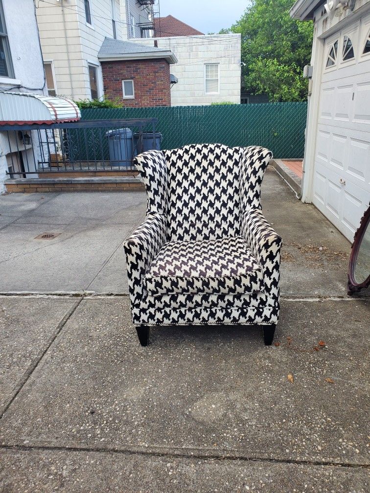 Black And White Chair 