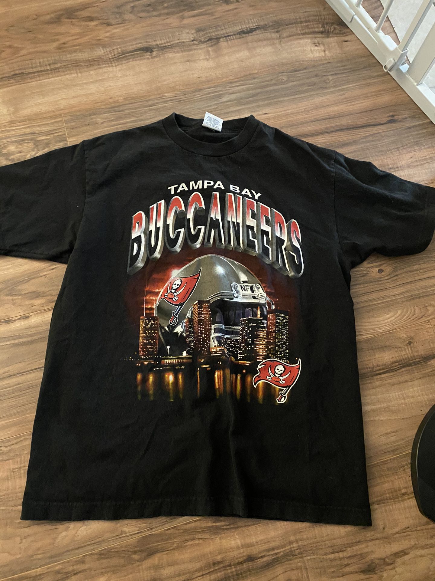 Tampa bay buccaneers vintage t-shirt large
