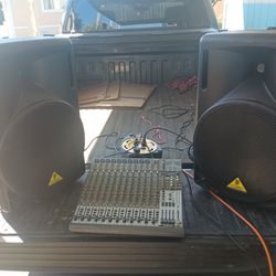 Dj Set Up Berringer 15 Amplified Speakers & Mixer