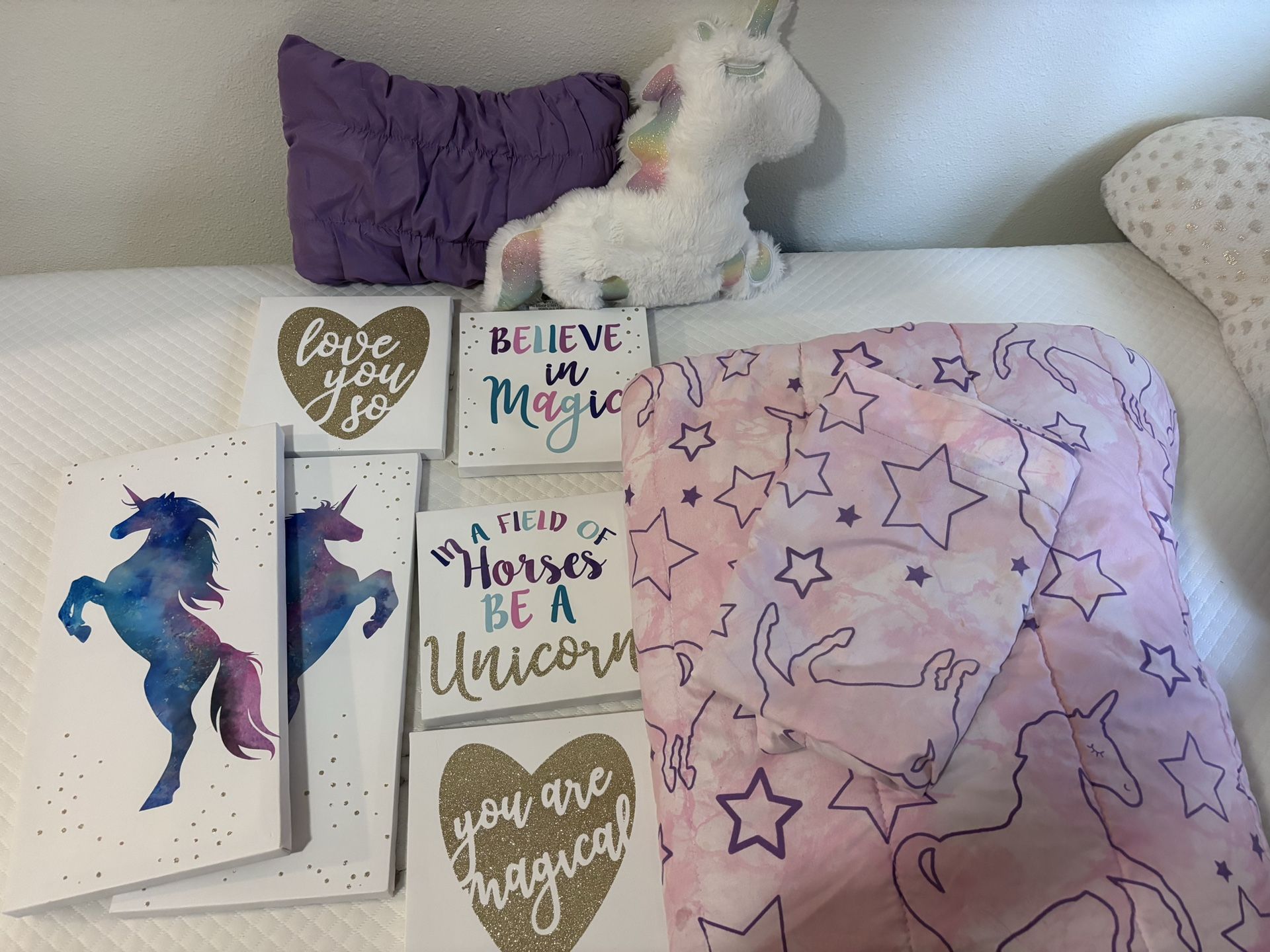 Twin bed Set And Decor