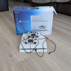 Sony PS4 500 GB original box with two controllers