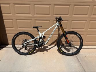 2023 Commencal supreme dh v5