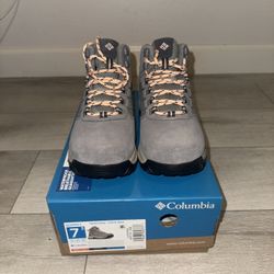 BRAND NEW Columbia Boots