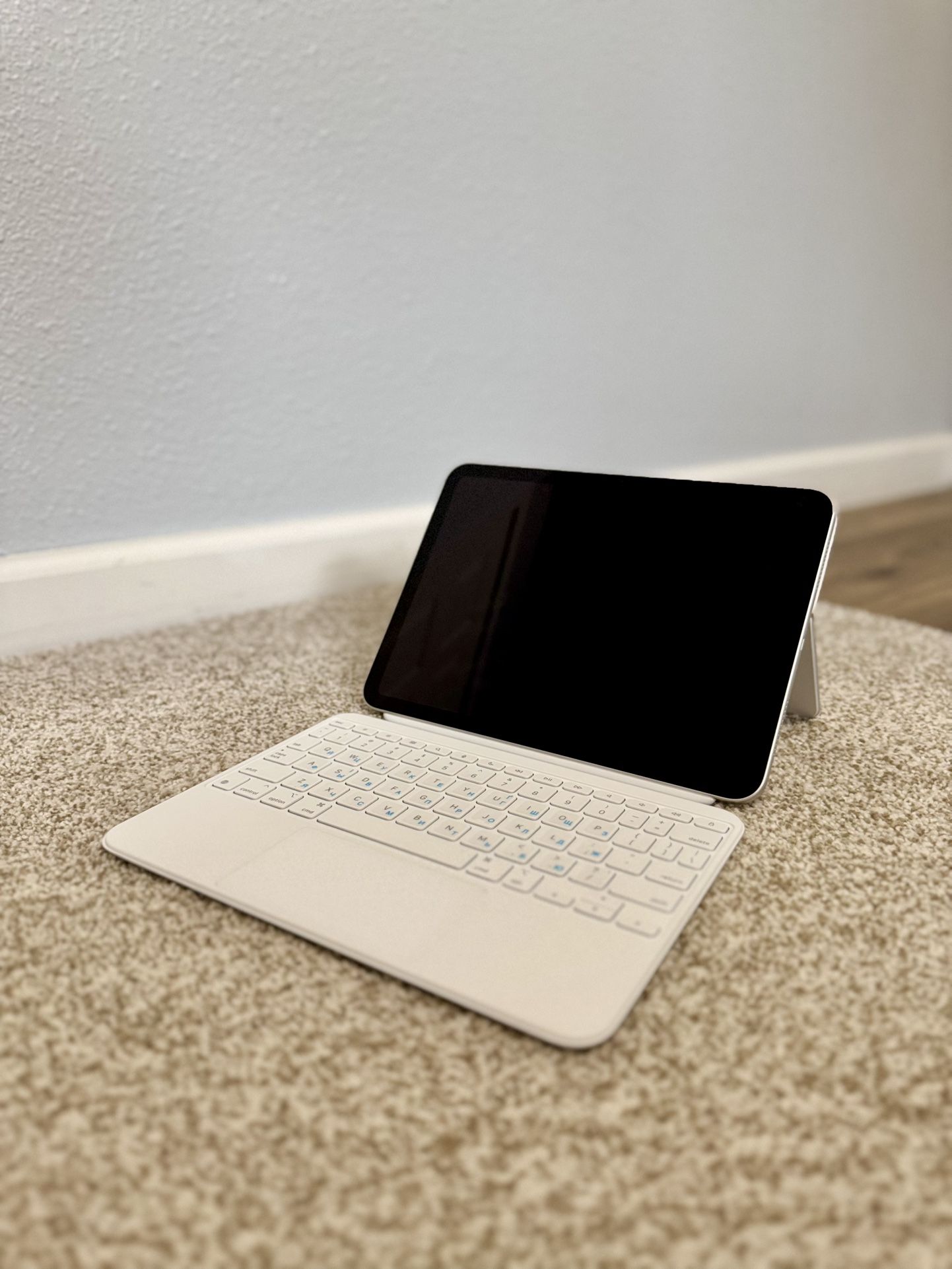 Open Box iPad 11th Gen (2025) - Silver, 128GB, WiFi + Magic Keyboard Folio + Brand New Screen Protectors