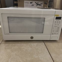 GE NEW MICROWAVE 2.2 CU FT