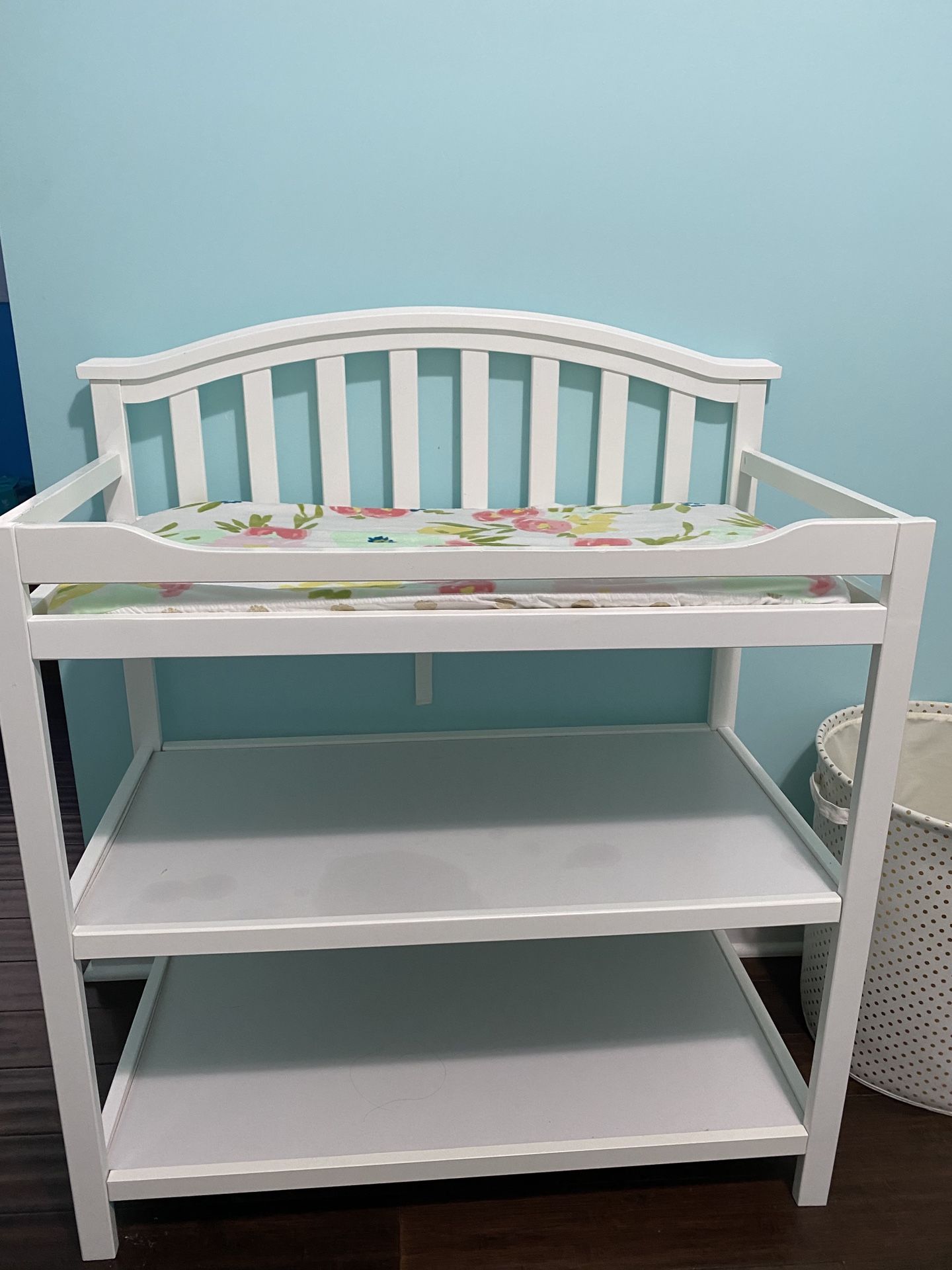 Changing table with changing pad