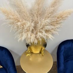 Gold Vase Decor Comes With Free Pampas Worth $39