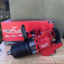 Milwaukee (2868-20) M18 FUEL 18V Lithium-Ion Brushless Cordless 1 in. Impact Wrench with D-Handle (Tool-Only)