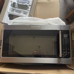 KitchenAid Microwave Vent Hood, Oven, Air Fry,  2-cu Feet 100 Whatt Sensor Cooking. 