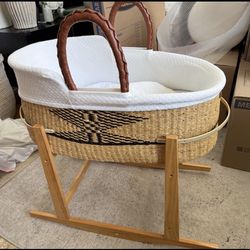 Design Dua Bassinet and Stand