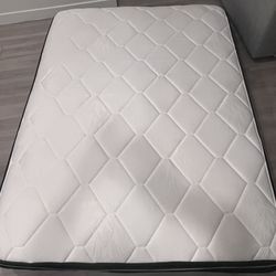 Queen mattress and boxspring