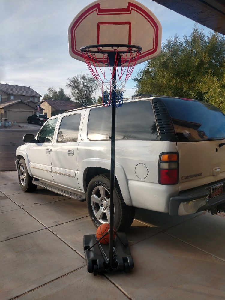 8 ' adjustable basketball hoop