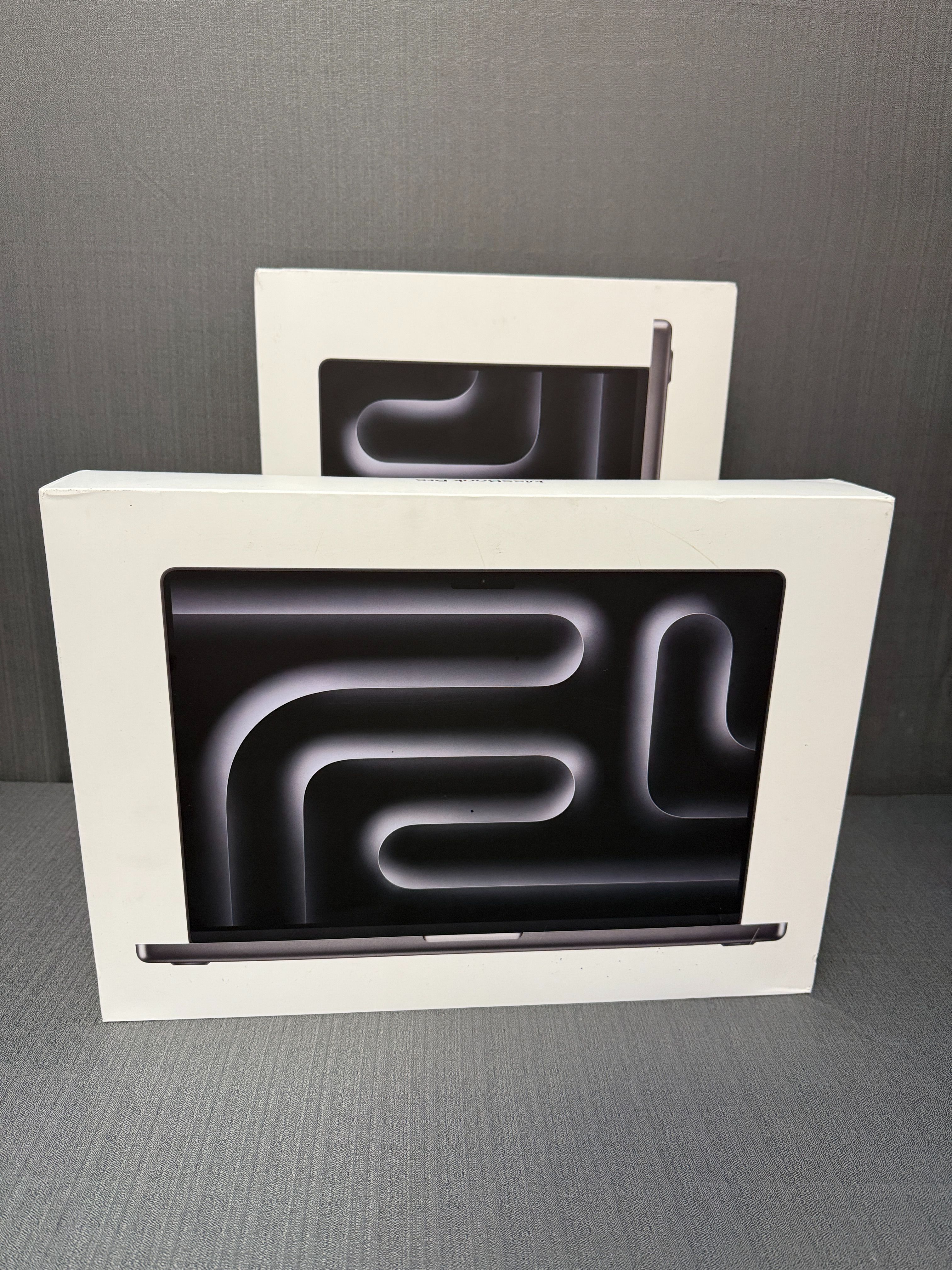 16" Apple MacBook Pro M4 Mac 48 RAM 1 TB SSD