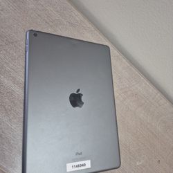 Apple iPad 7th Gen (32GB, Wi-Fi, 10.2”) 