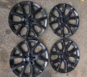 Jeep Cherokee Latitude Hubcaps with center caps