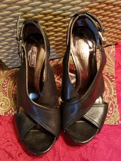 Coach heels size 5.5 in gr8 shape