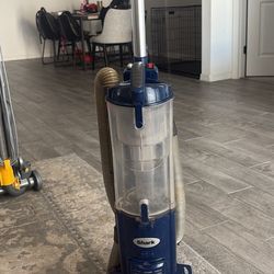 Shark Navigator Vacuum – Works Great