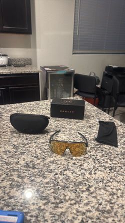 Oakley Sutro Lite’s Gold