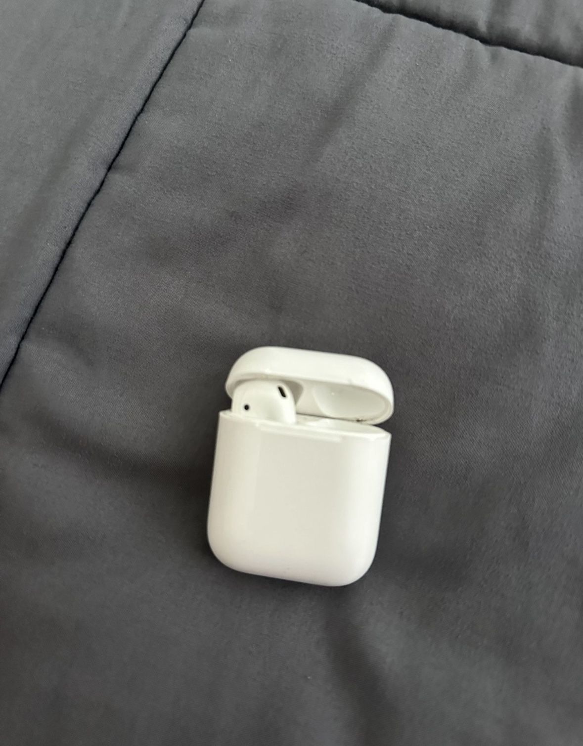 1st Gen Airpods Only One Earbud