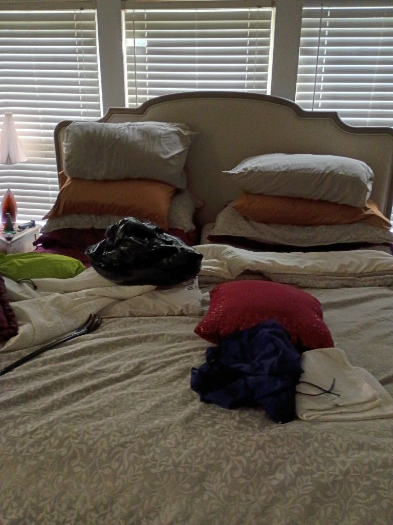 California King Size Bedroom Set With Mattress dresser And Mirror