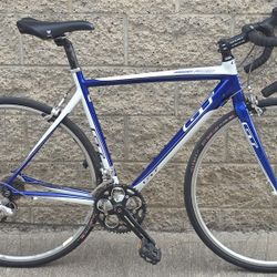 GT 54cm Road Bike w Carbon Fork - Great Condition

• Shimano componentry
• STI Brake Shifters
