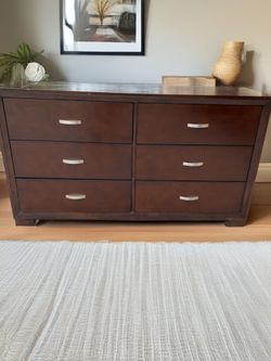 ROOMS TO GO DRESSER