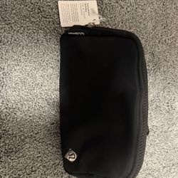 Lululemon Everywhere Belt Bag 1L Black/Silver 