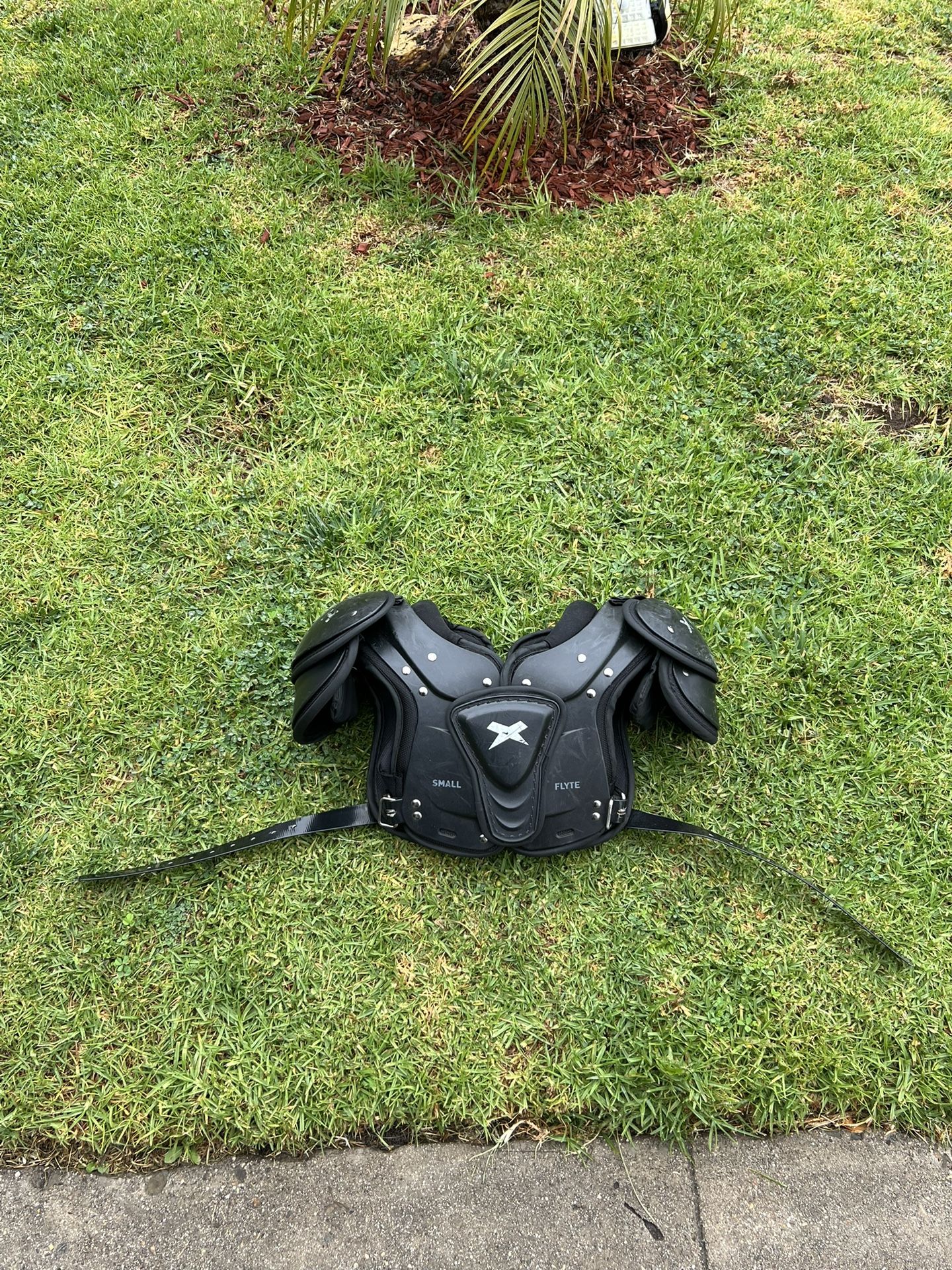 Xenith Youth Small Shoulder Pads $30