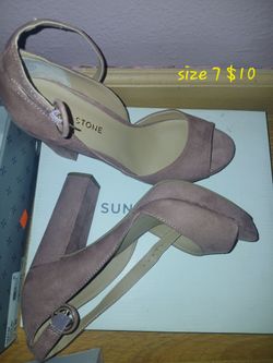 Lightly Used Size 7 Mauve heels