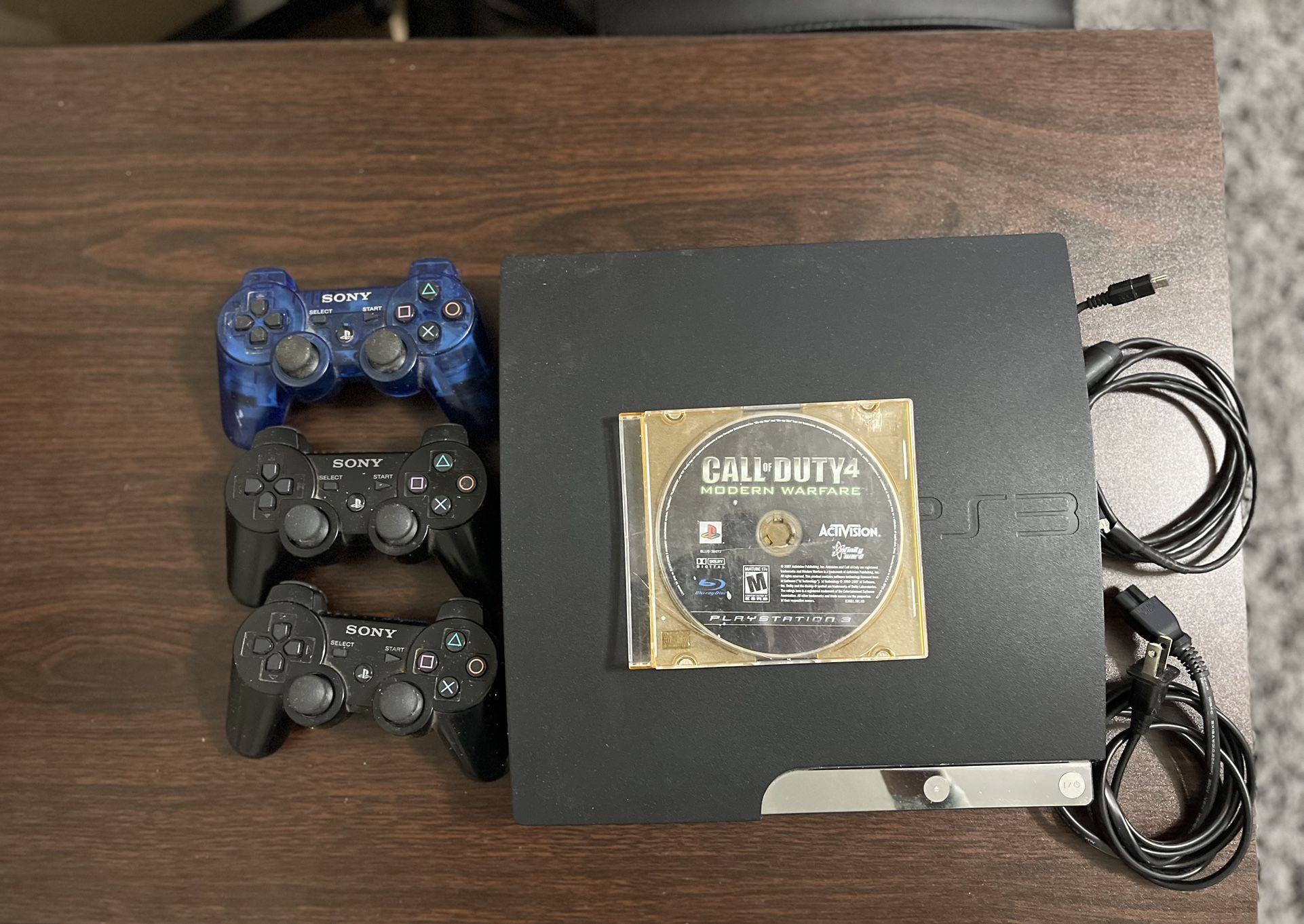 PlayStation 3 With 3 Controllers + 1 Game