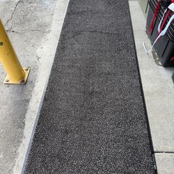 10 feet 🦶 by 3ft carpets floor Matt’s floor runners 20$ each