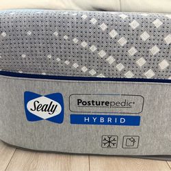 Like NEW queen Posterpudic Mattress