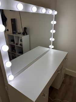 Makeup vanity