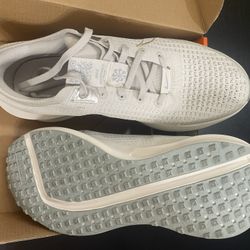 BRAND NEW  Nike Interact Run  Sneakers 