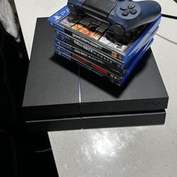 Playstation 4 and 6 games!