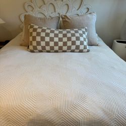 Queen Bed - Mattress, Box Spring & Bed Frame