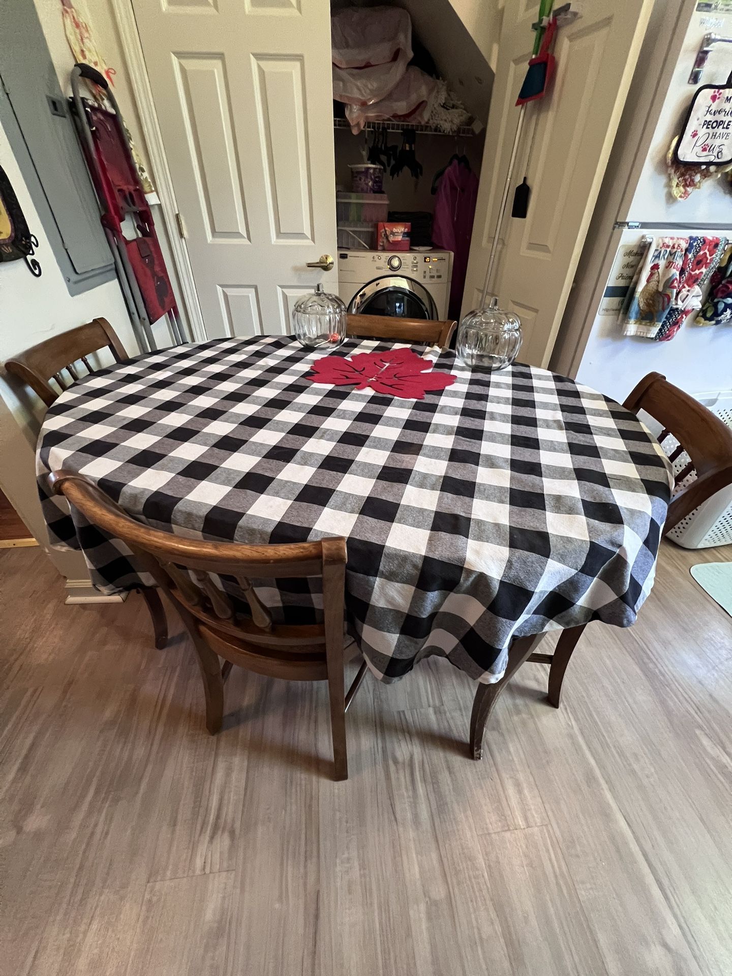 Dinning Table With 6 Chairs