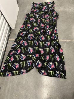 Blanket With Arm Sleeves 