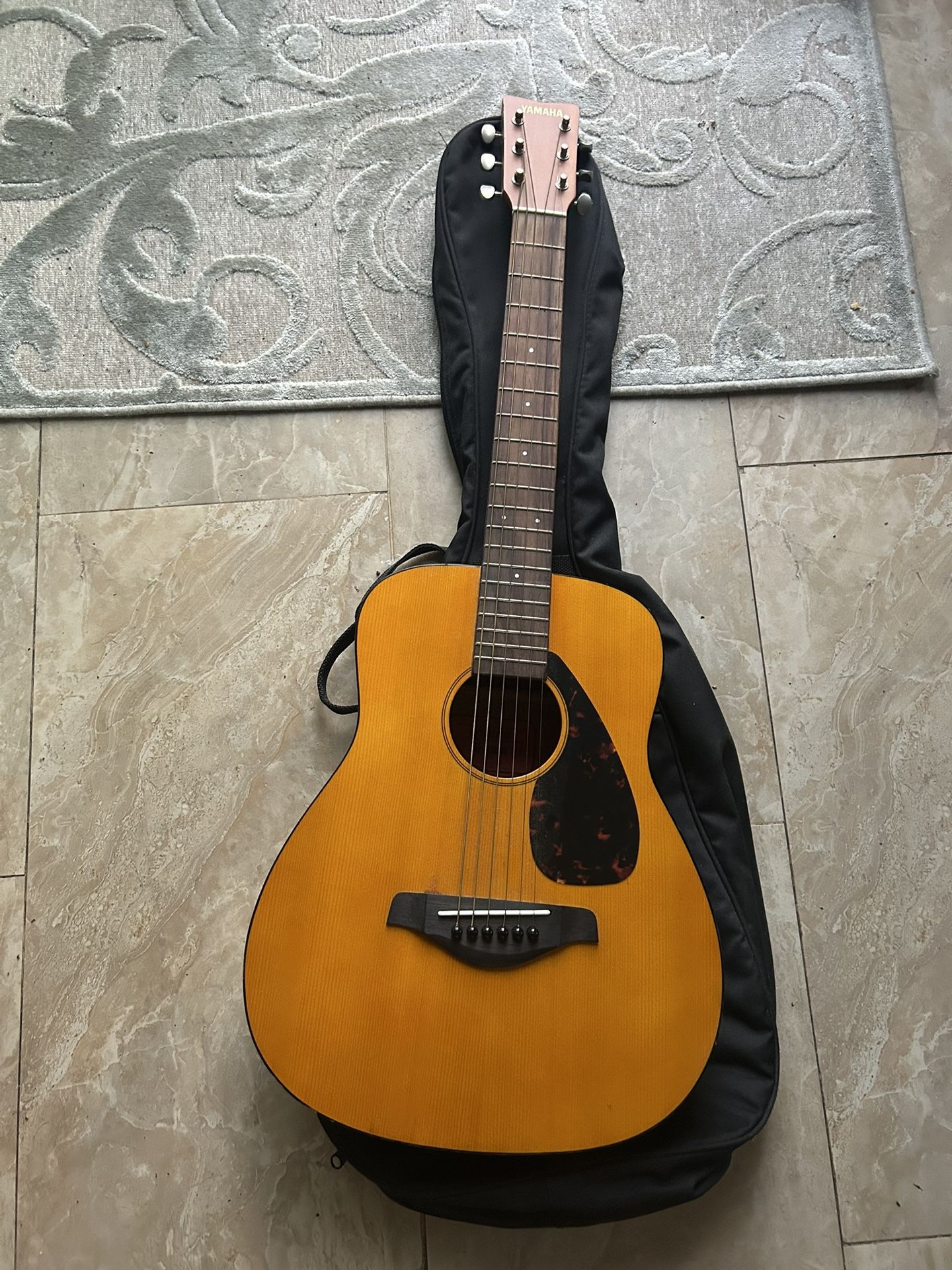 Yamaha JR1 3/4-Size Acoustic Guitar - Natural Finish with Gig Bag Included