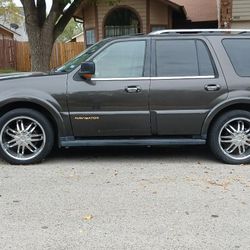 2005 Lincoln Navigator
