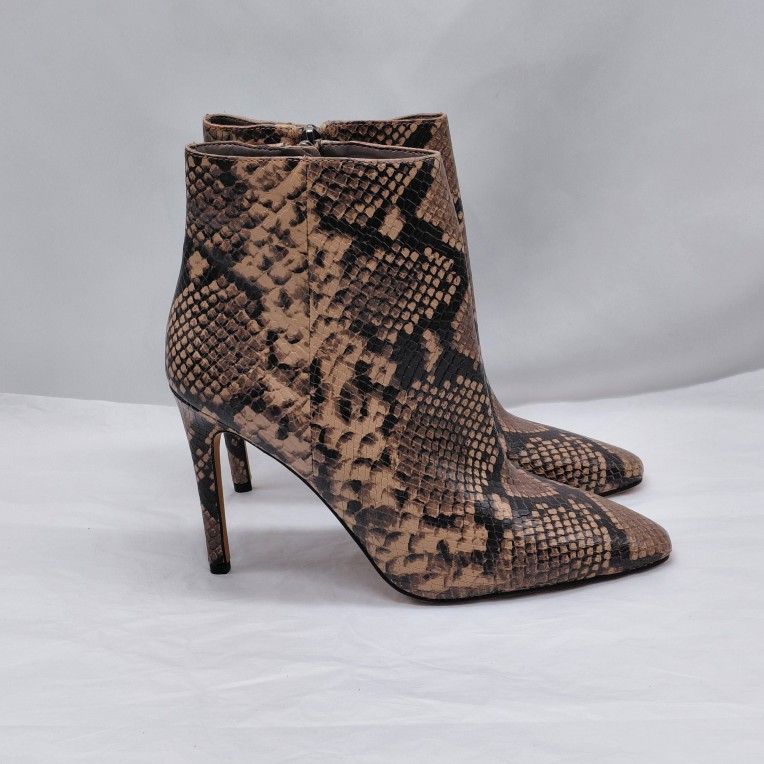 Vince Camuto Feninda Ankle Boots Womens Size 7.5 Snake Print Leather